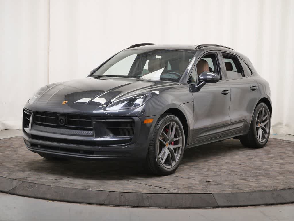 Thumbnail: 2023 Porsche Macan - 1