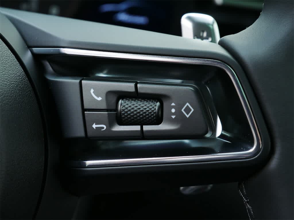 Thumbnail: 2026 Porsche Macan - 20