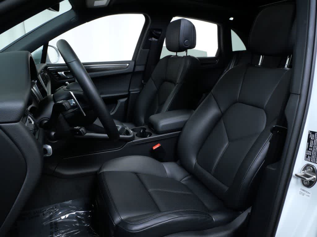 Thumbnail: 2025 Porsche Macan - 10
