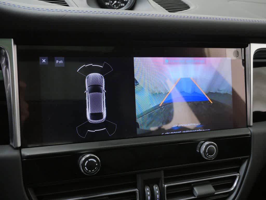 Thumbnail: 2023 Porsche Macan - 27