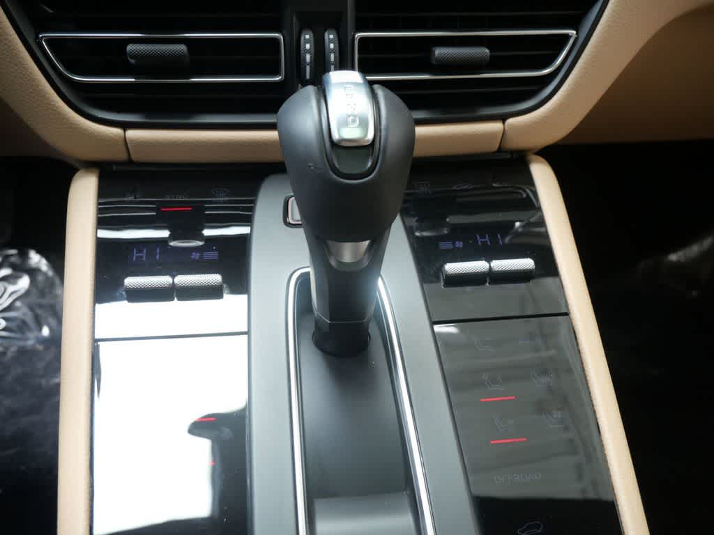 Thumbnail: 2025 Porsche Macan - 20