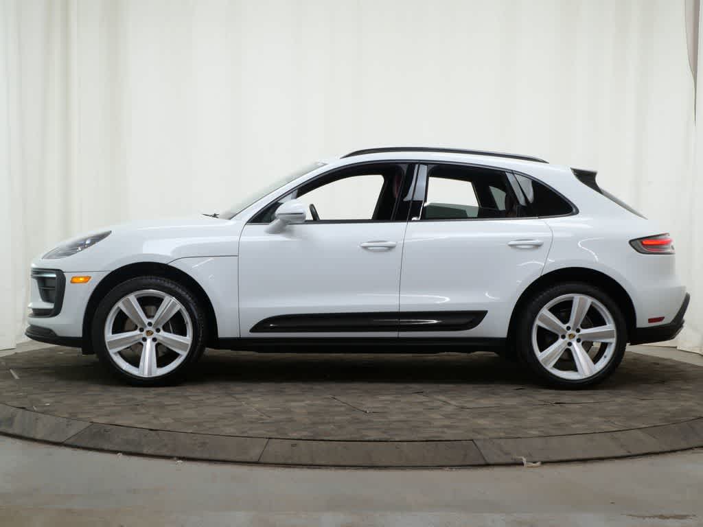 Thumbnail: 2022 Porsche Macan - 2