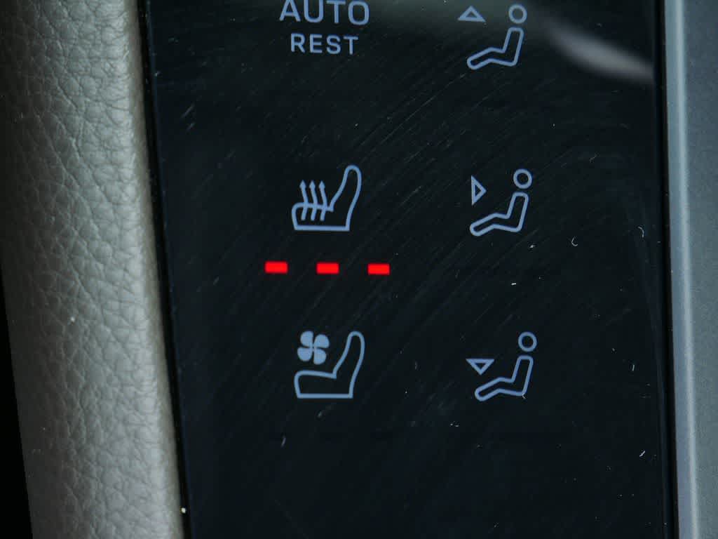 Thumbnail: 2024 Porsche Macan - 27