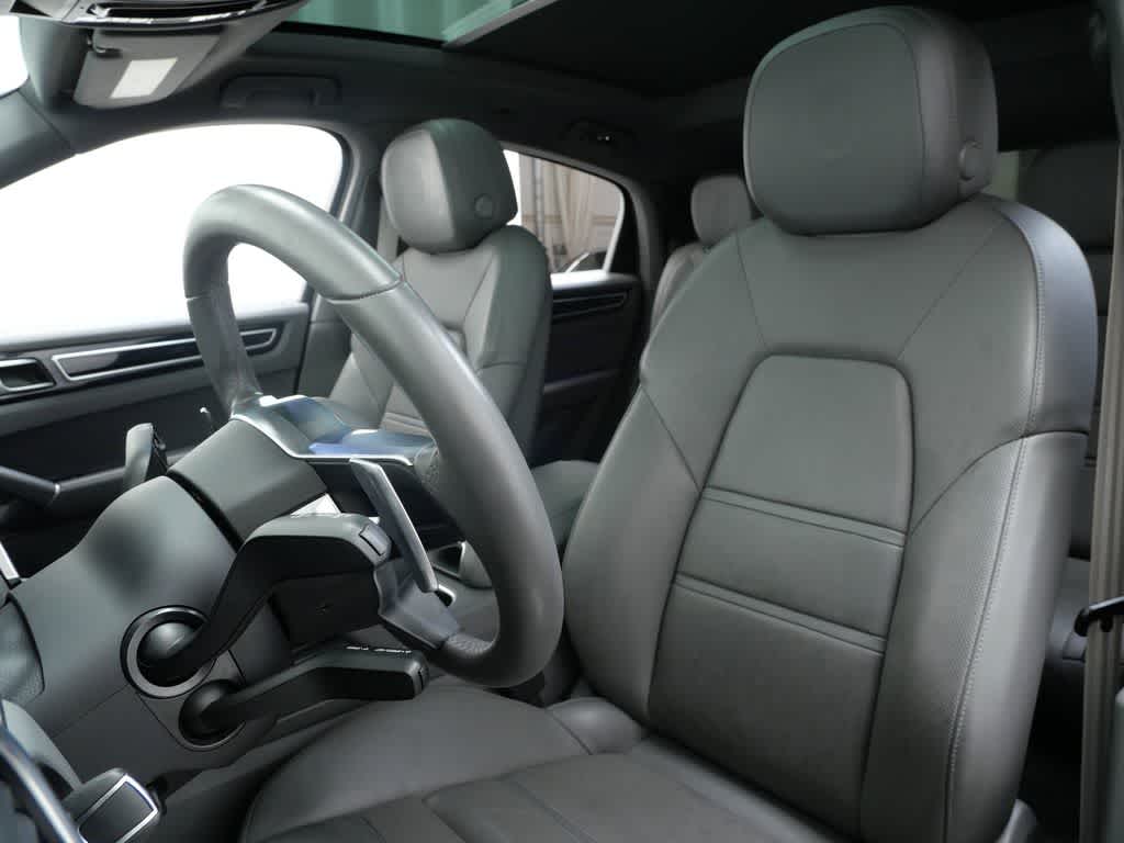 Thumbnail: 2022 Porsche Cayenne - 4