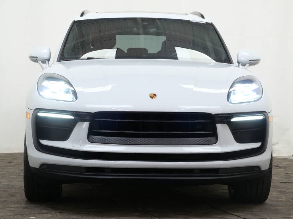 Thumbnail: 2022 Porsche Macan - 10