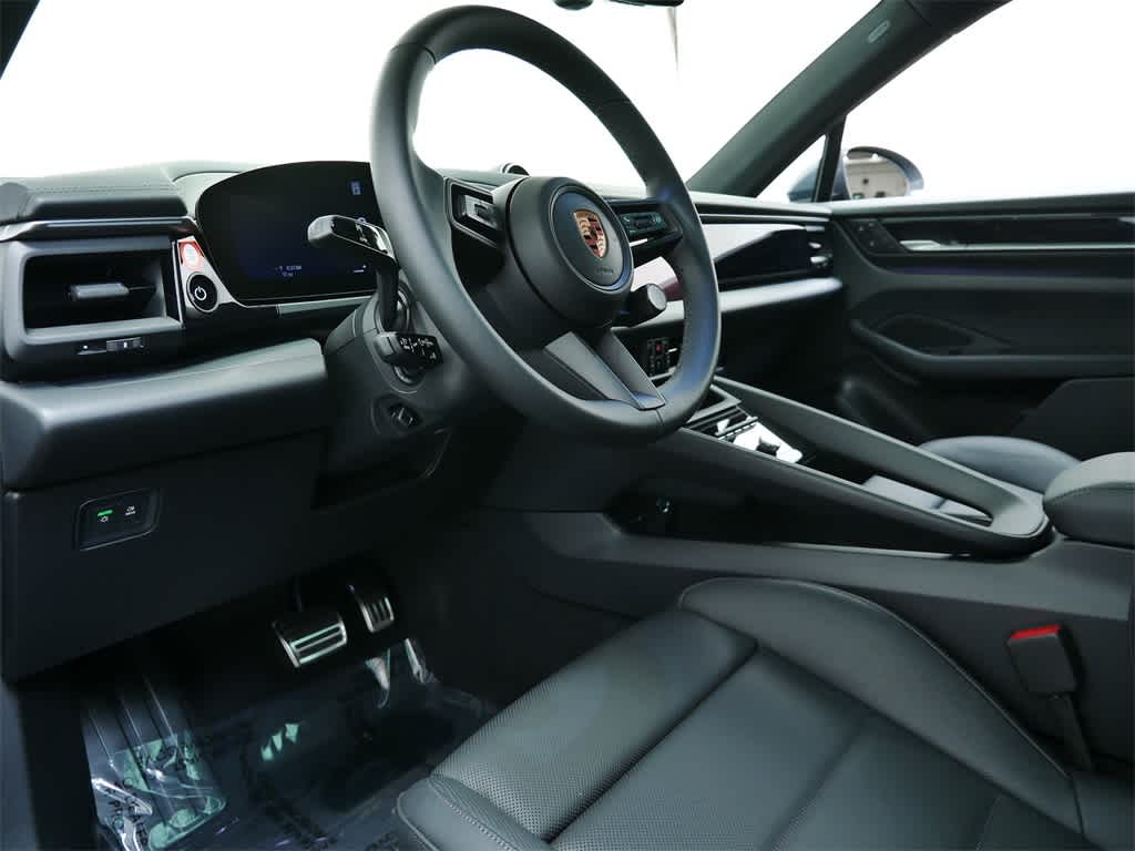 Thumbnail: 2025 Porsche Macan - 4