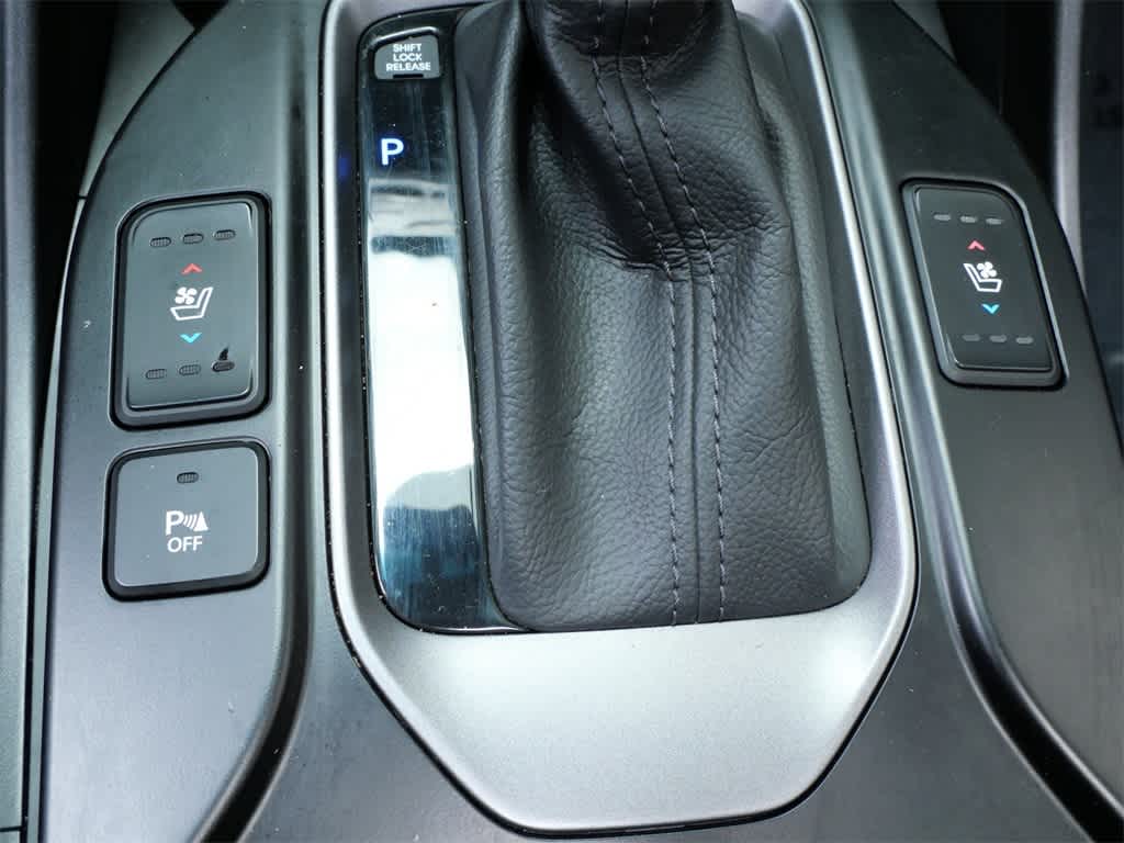 Thumbnail: 2015 Hyundai Santa Fe - 22