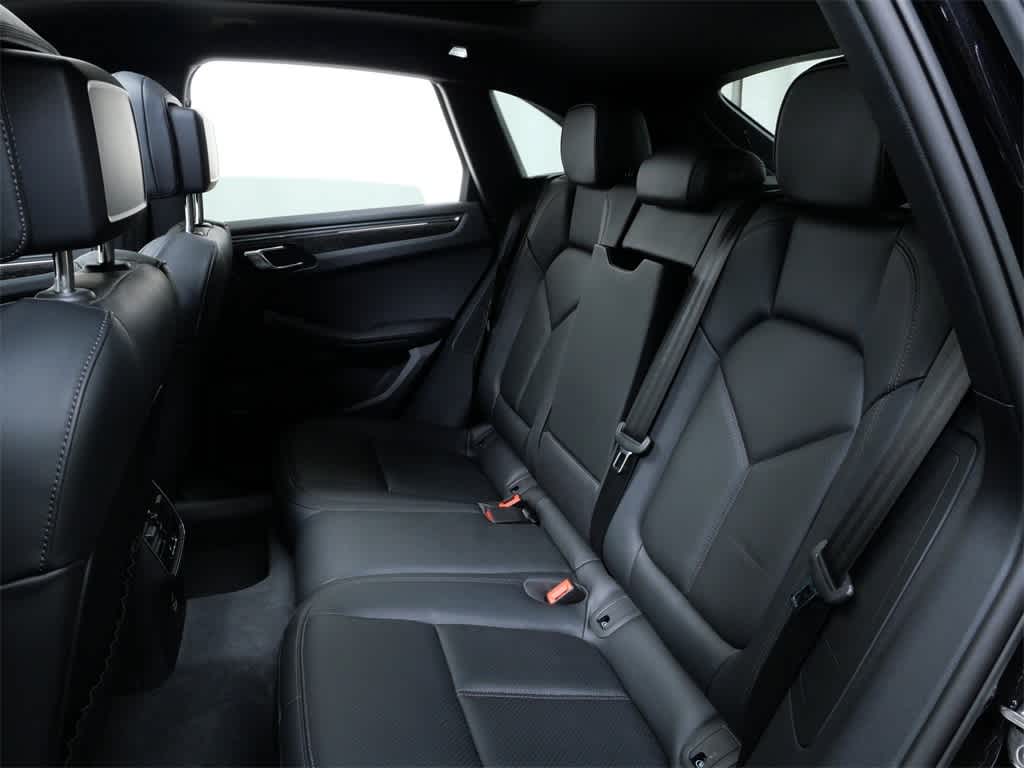 Thumbnail: 2025 Porsche Macan - 17