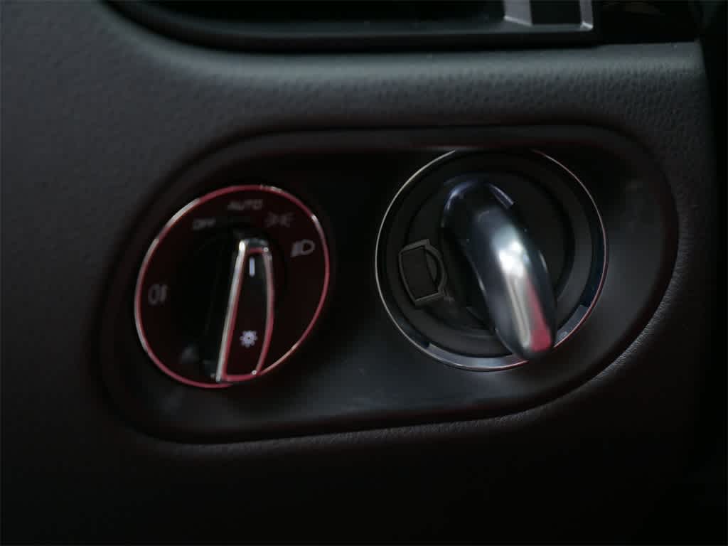 Thumbnail: 2023 Porsche Macan - 18