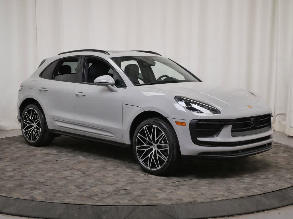 Thumbnail: 2026 Porsche Macan - 9