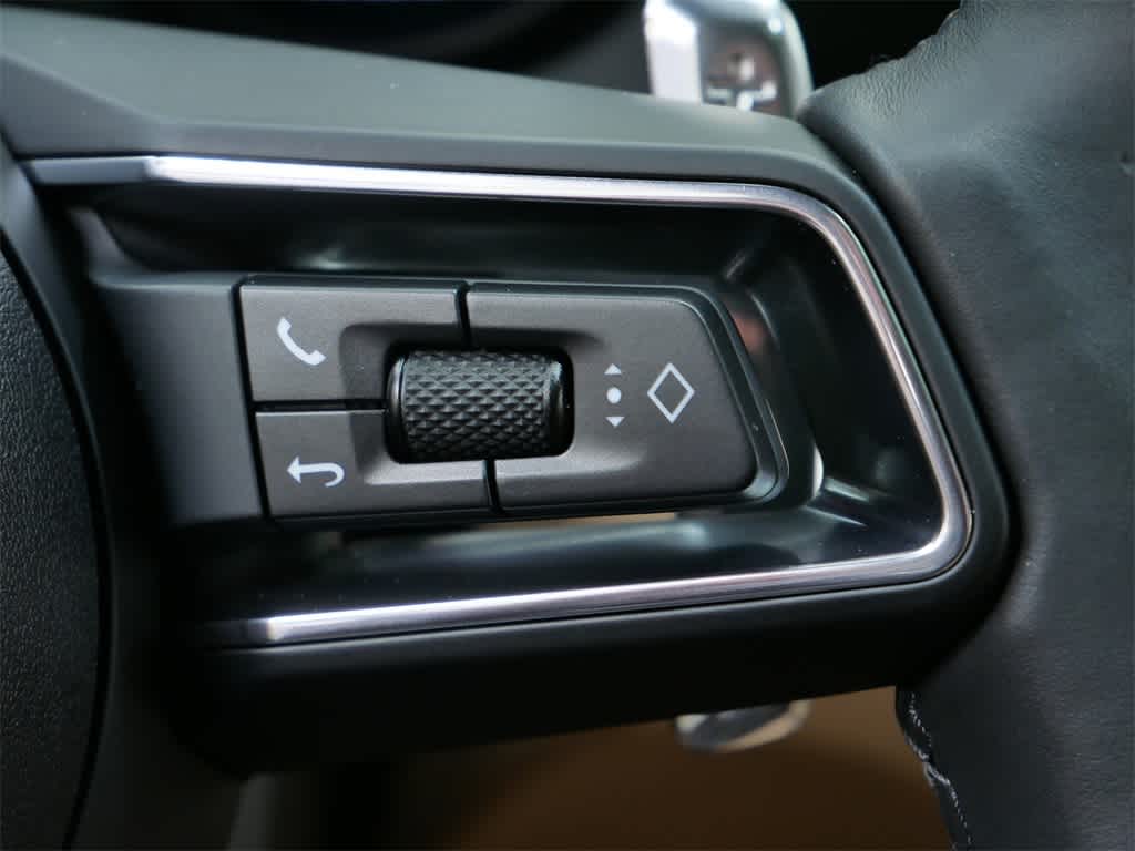 Thumbnail: 2025 Porsche Macan - 21