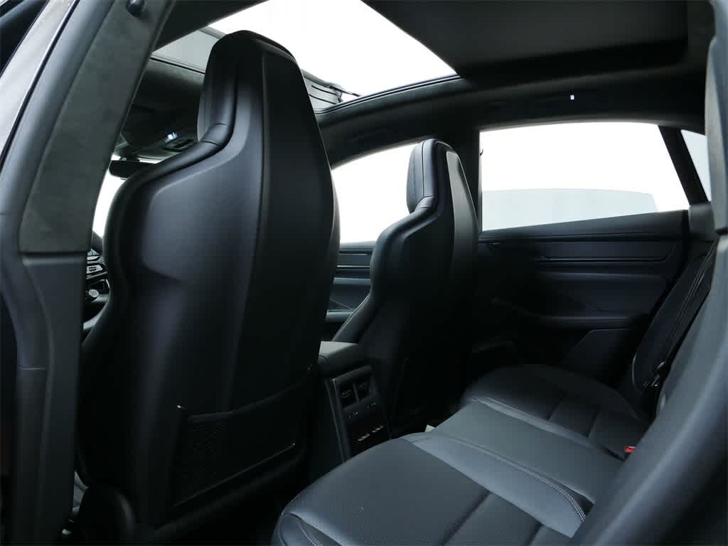 Thumbnail: 2025 Porsche Macan - 13