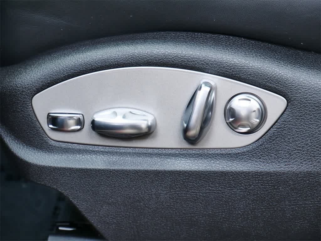 Thumbnail: 2026 Porsche Macan - 12