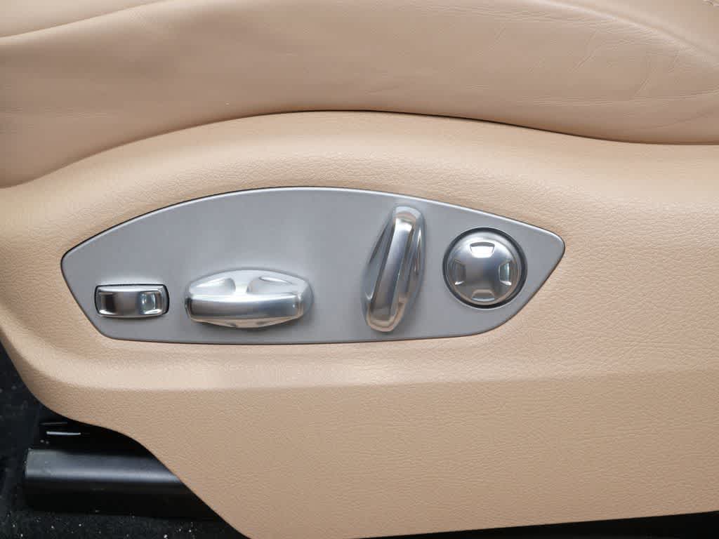 Thumbnail: 2025 Porsche Macan - 12