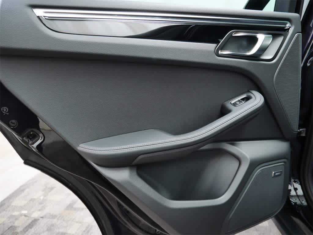 Thumbnail: 2026 Porsche Macan - 14