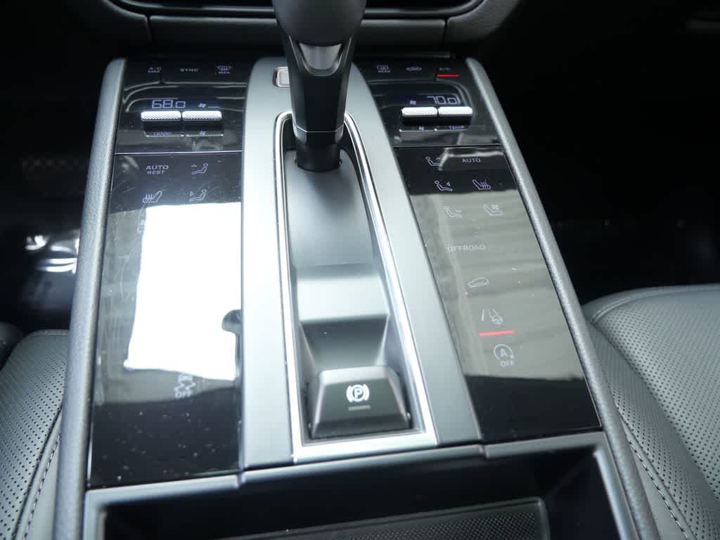 Thumbnail: 2026 Porsche Macan - 22