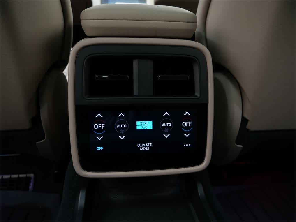 Thumbnail: 2022 Porsche Taycan - 15