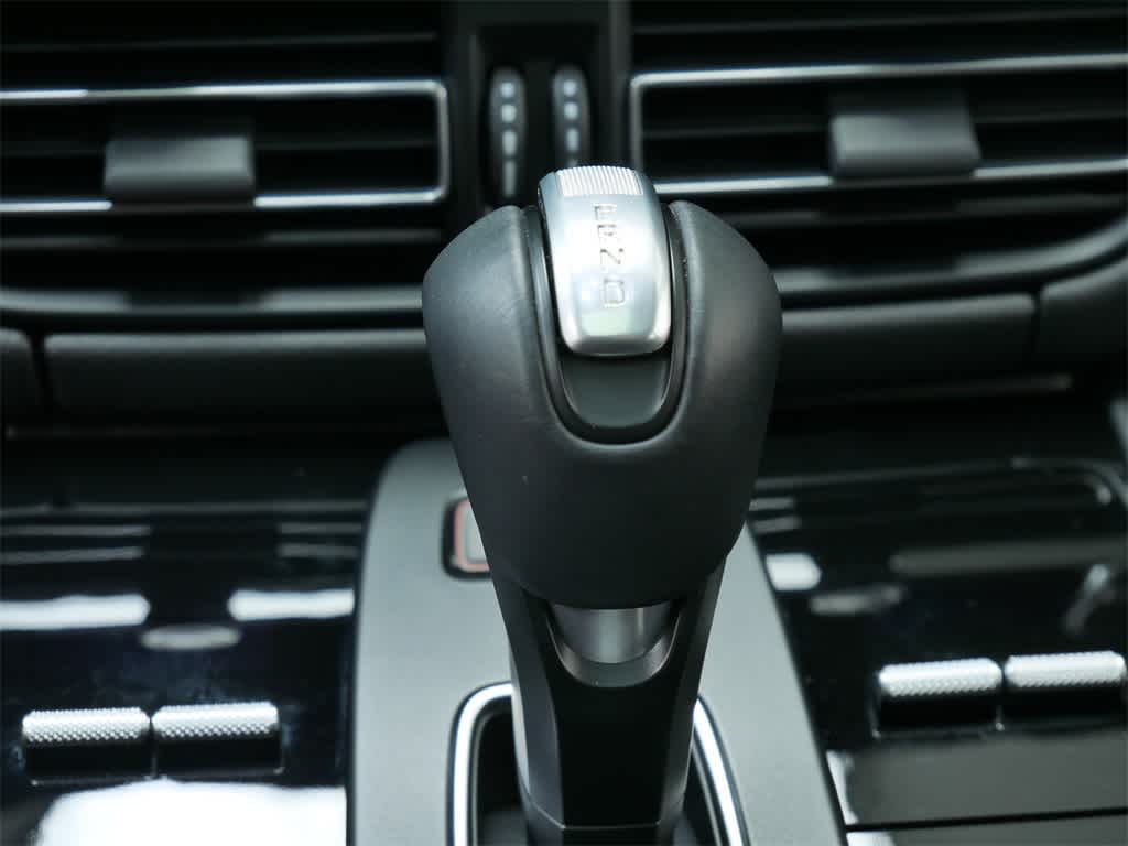 Thumbnail: 2025 Porsche Macan - 25