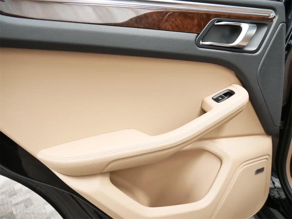 Thumbnail: 2023 Porsche Macan - 14