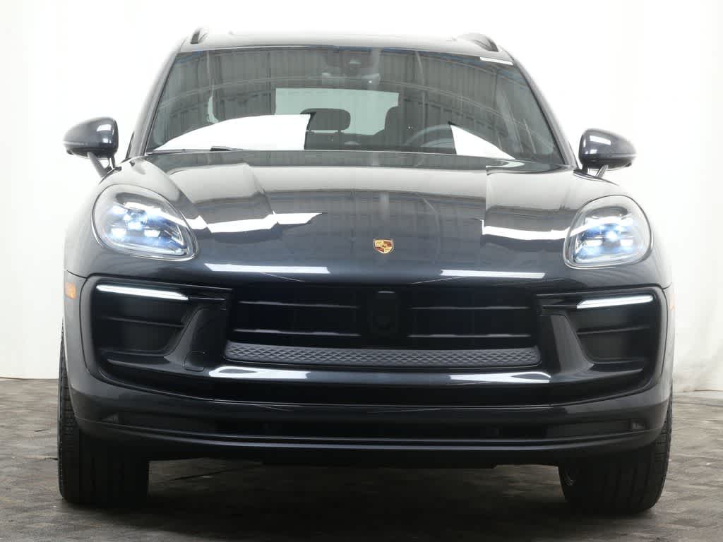 Thumbnail: 2026 Porsche Macan - 10