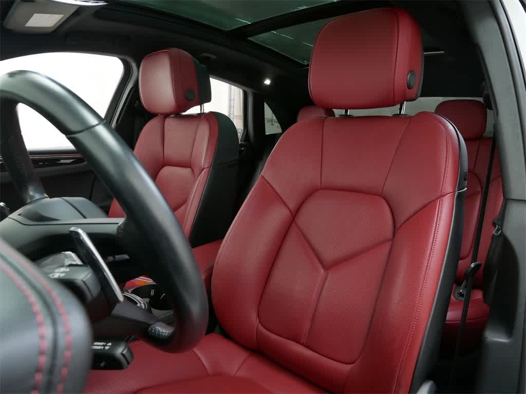 Thumbnail: 2025 Porsche Macan - 5