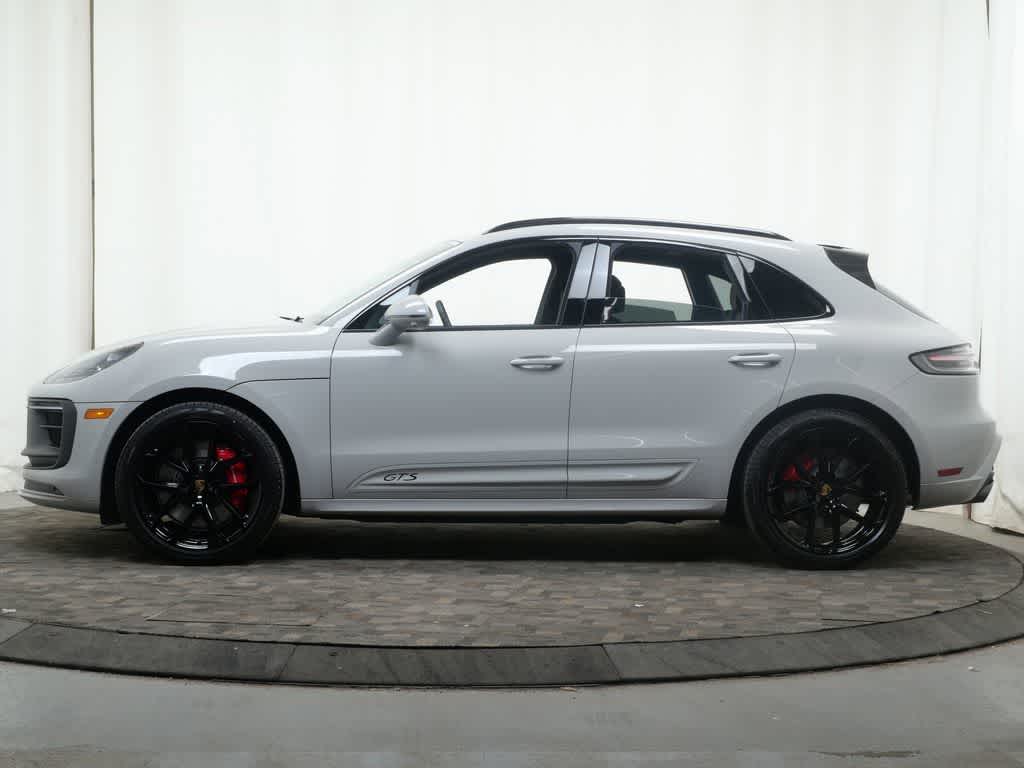 Thumbnail: 2026 Porsche Macan - 2