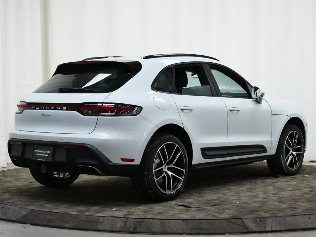 Thumbnail: 2026 Porsche Macan - 7
