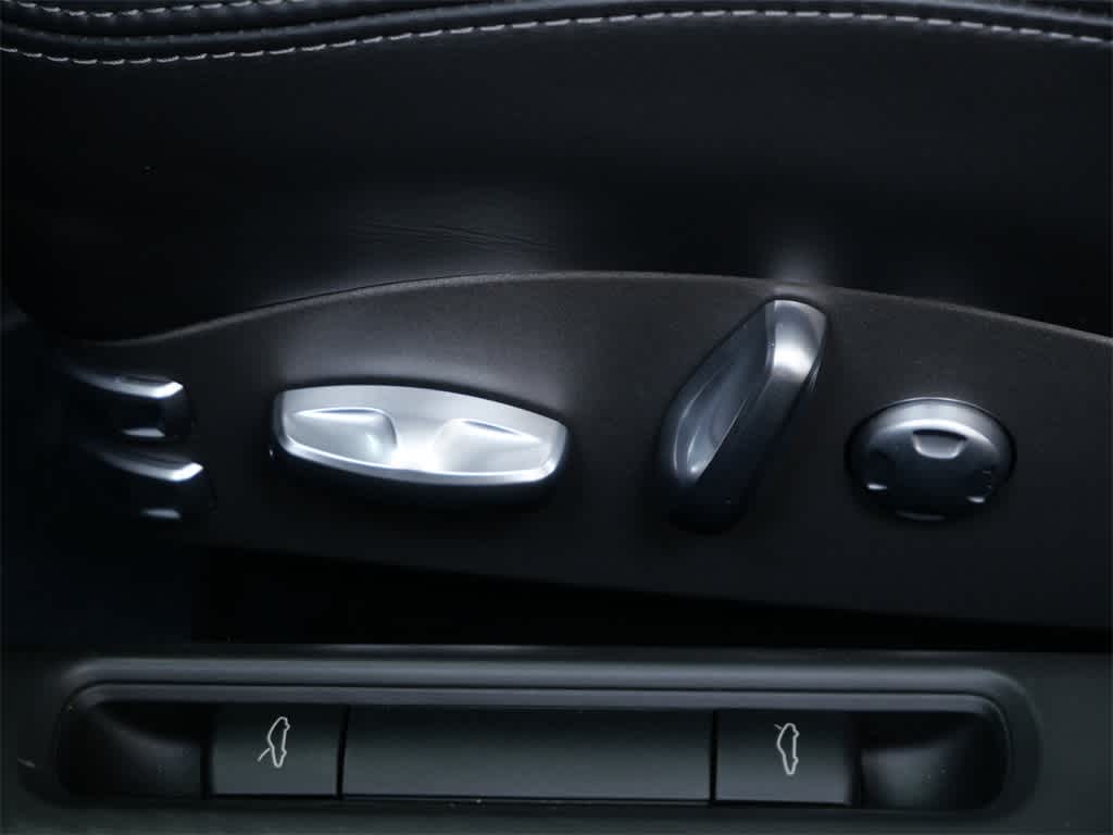 Thumbnail: 2012 Porsche 911 - 17