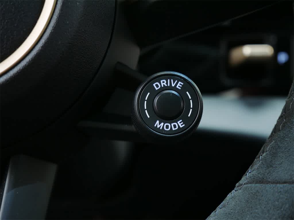 Thumbnail: 2025 Porsche Taycan - 19