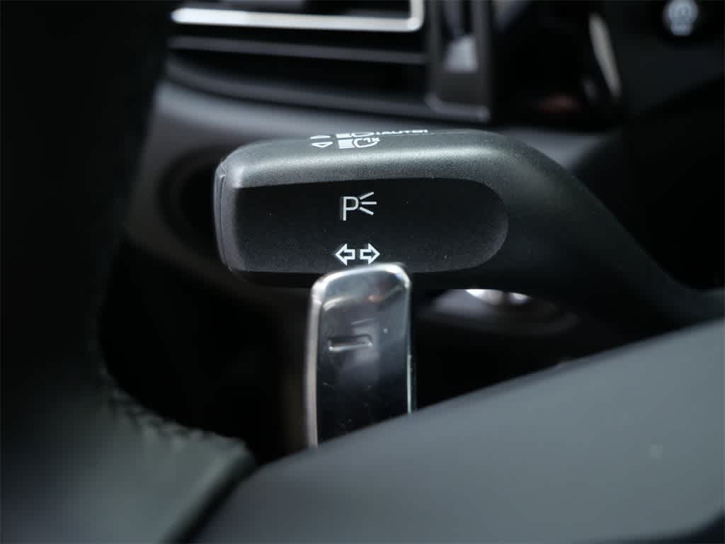 Thumbnail: 2025 Porsche Macan - 22