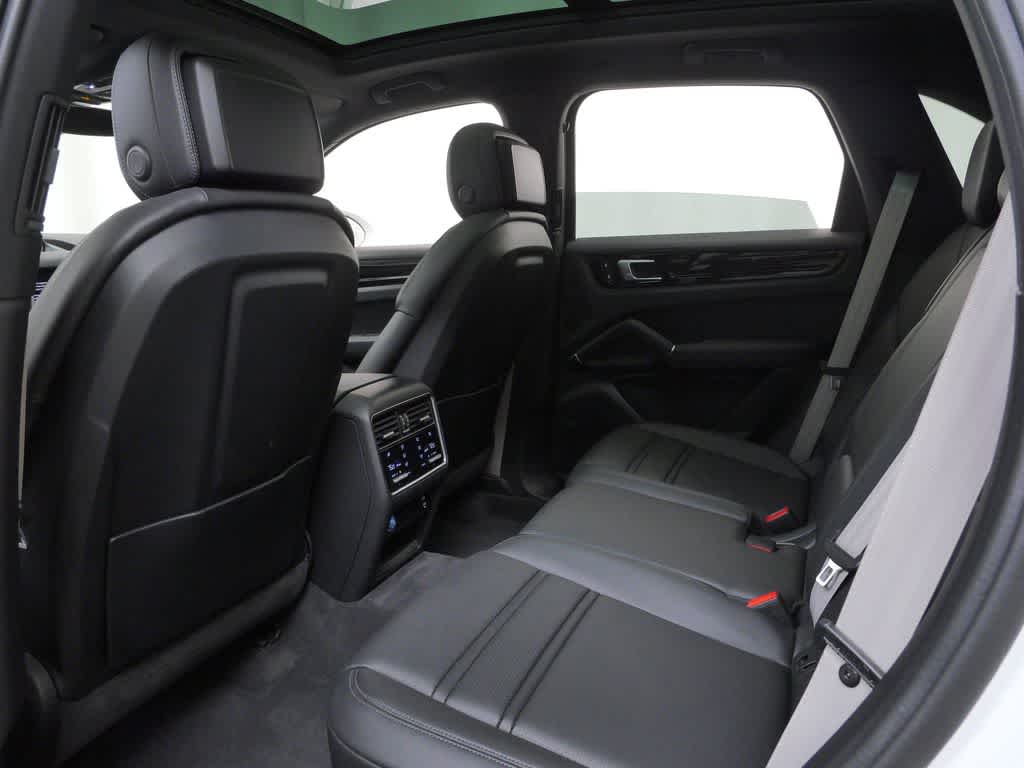 Thumbnail: 2022 Porsche Cayenne - 14