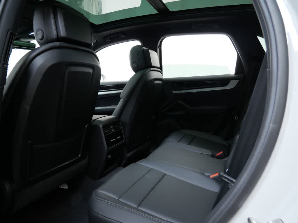 Thumbnail: 2026 Porsche Cayenne - 13