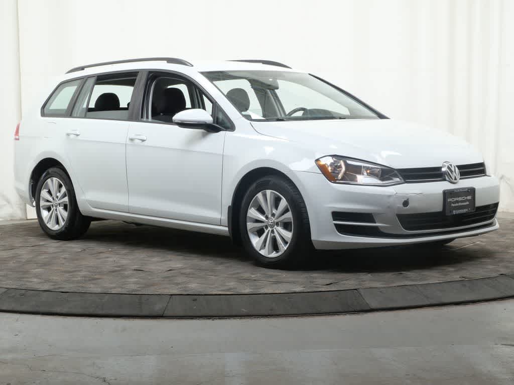 Thumbnail: 2017 Volkswagen e-Golf - 9