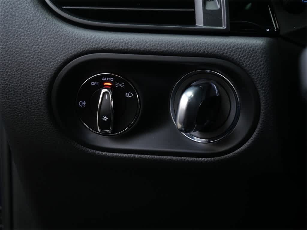 Thumbnail: 2025 Porsche Macan - 18