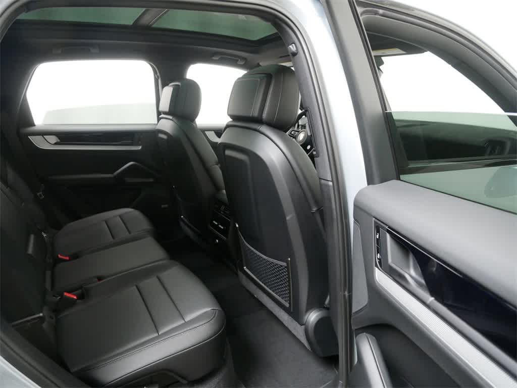 Thumbnail: 2024 Porsche Cayenne - 24