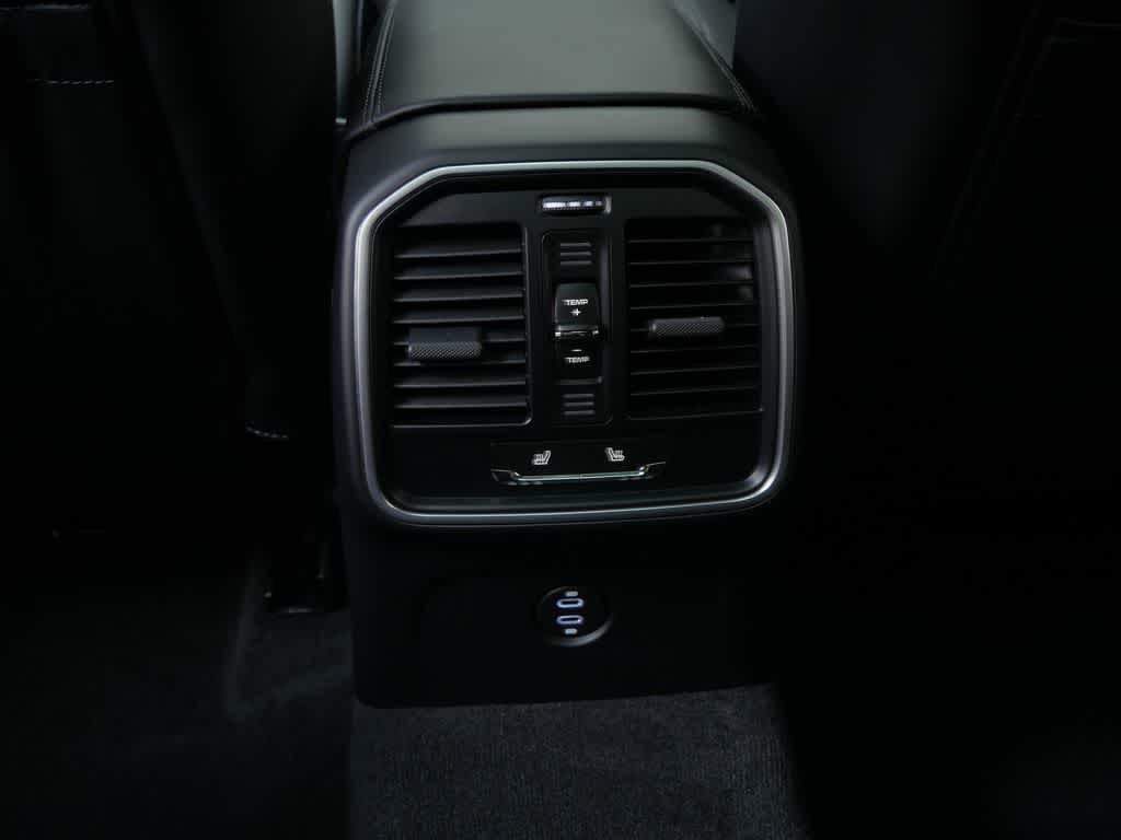 Thumbnail: 2026 Porsche Macan - 15