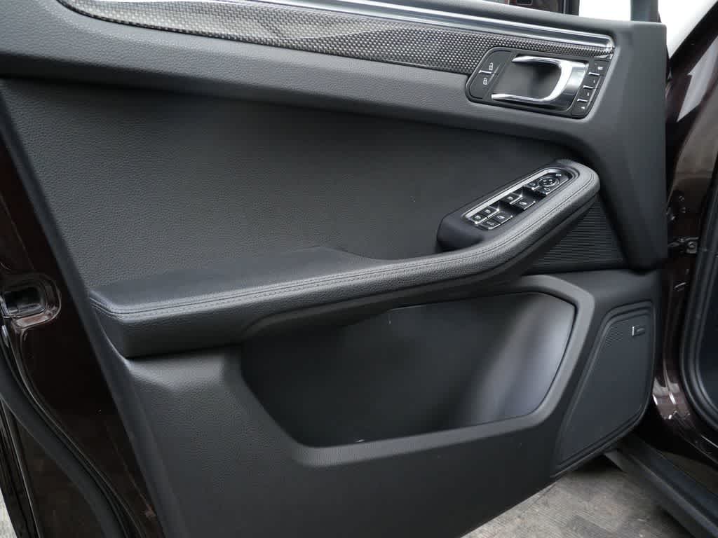 Thumbnail: 2022 Porsche Macan - 11