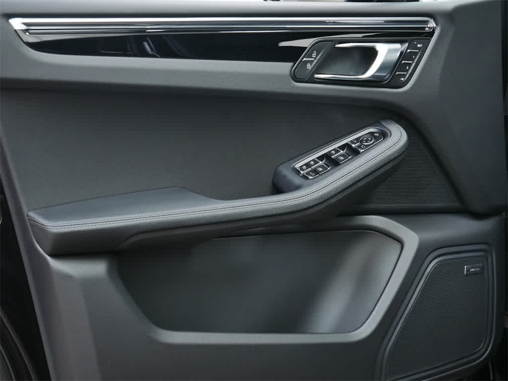 Thumbnail: 2026 Porsche Macan - 11