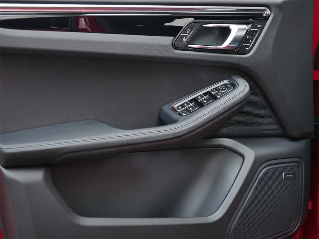 Thumbnail: 2026 Porsche Macan - 12