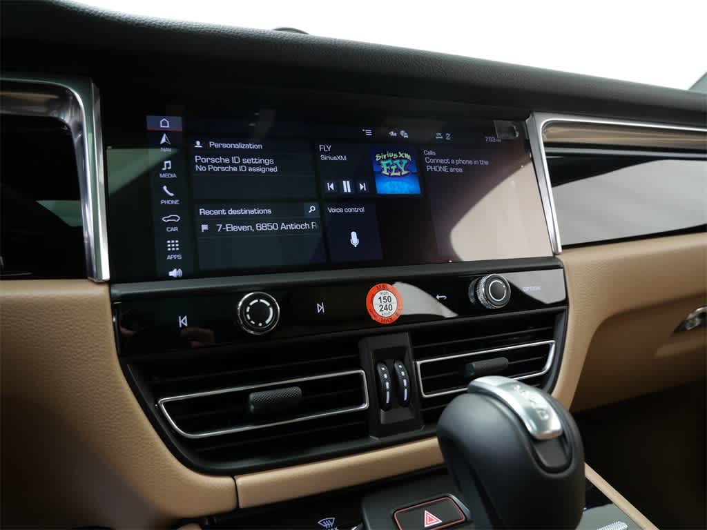 Thumbnail: 2026 Porsche Macan - 25