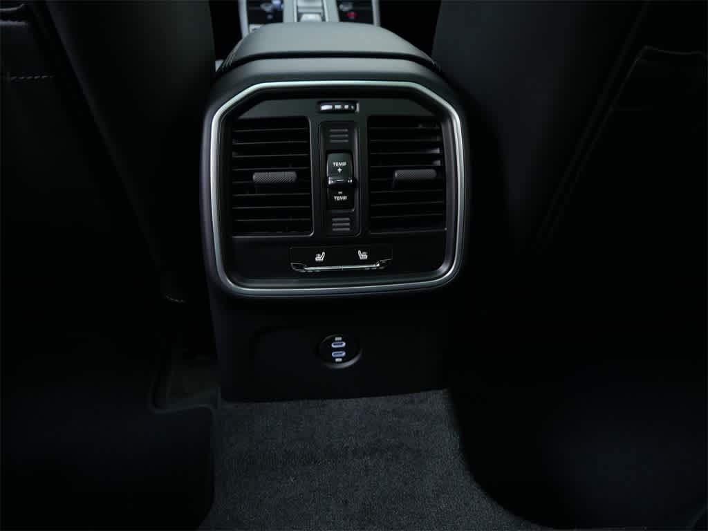 Thumbnail: 2026 Porsche Macan - 15