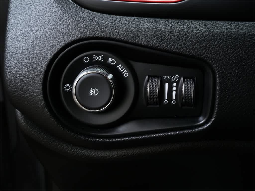 Thumbnail: 2018 Jeep Renegade - 18