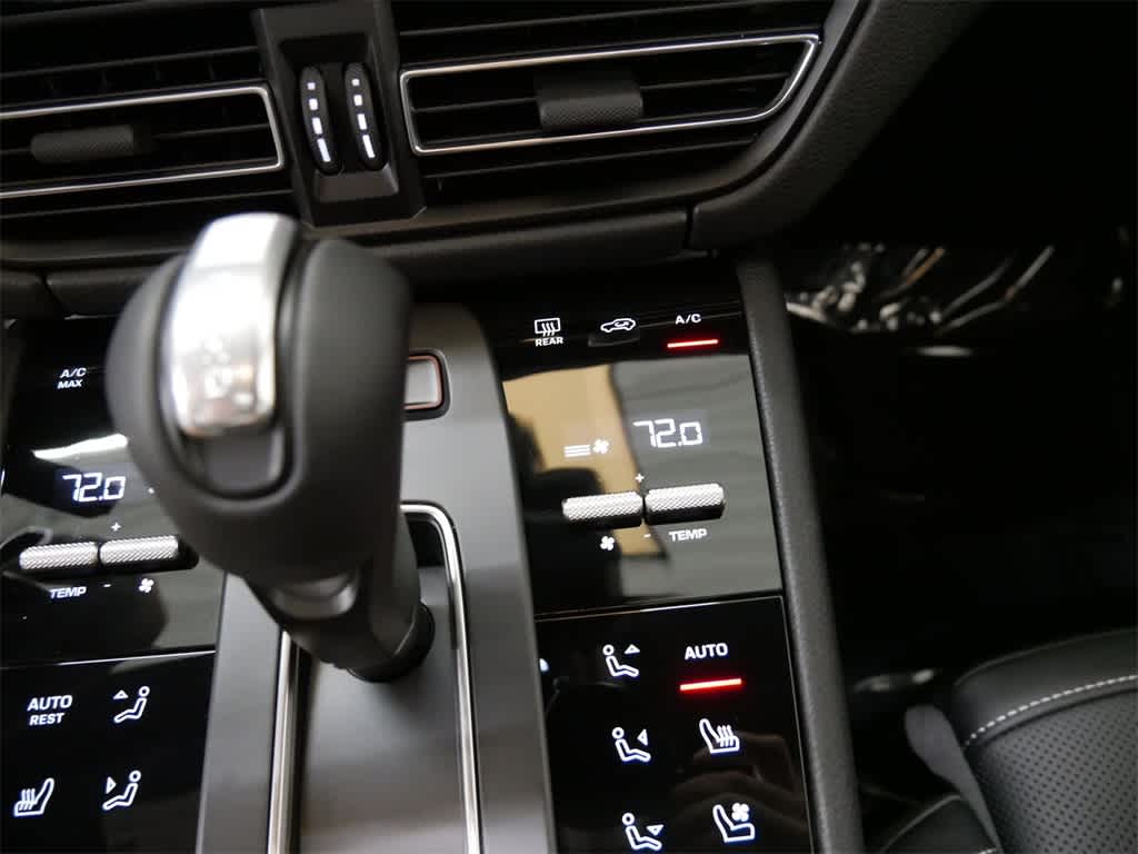 Thumbnail: 2025 Porsche Macan - 26