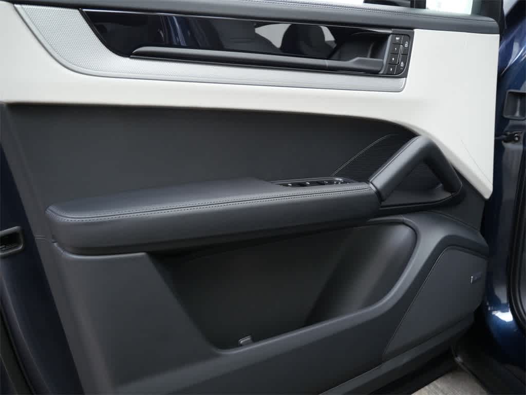 Thumbnail: 2026 Porsche Cayenne - 11