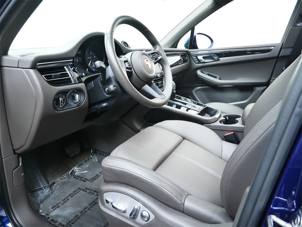 Thumbnail: 2024 Porsche Macan - 2