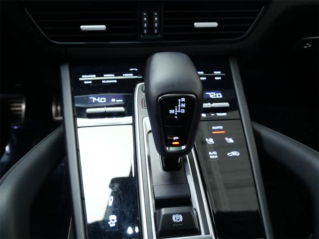 Thumbnail: 2023 Porsche Cayenne - 21