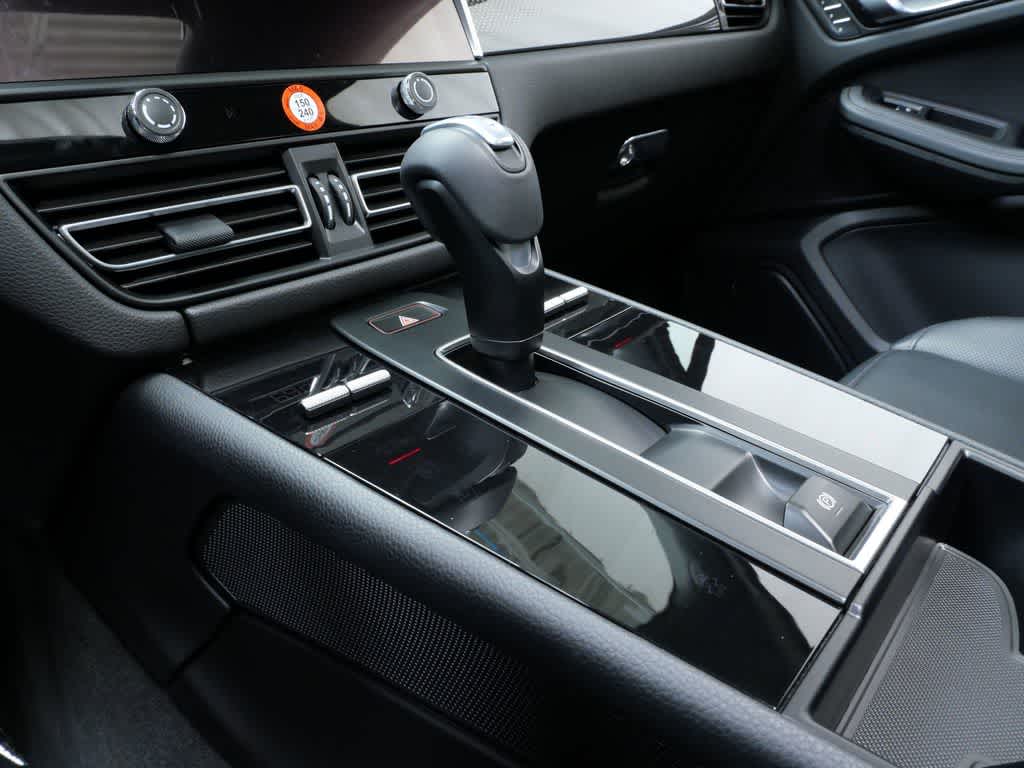 Thumbnail: 2025 Porsche Macan - 25