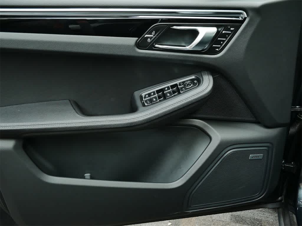 Thumbnail: 2025 Porsche Macan - 11