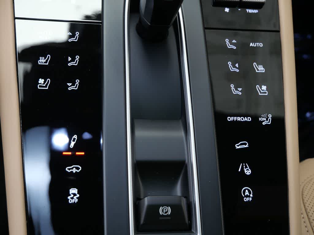 Thumbnail: 2026 Porsche Macan - 23