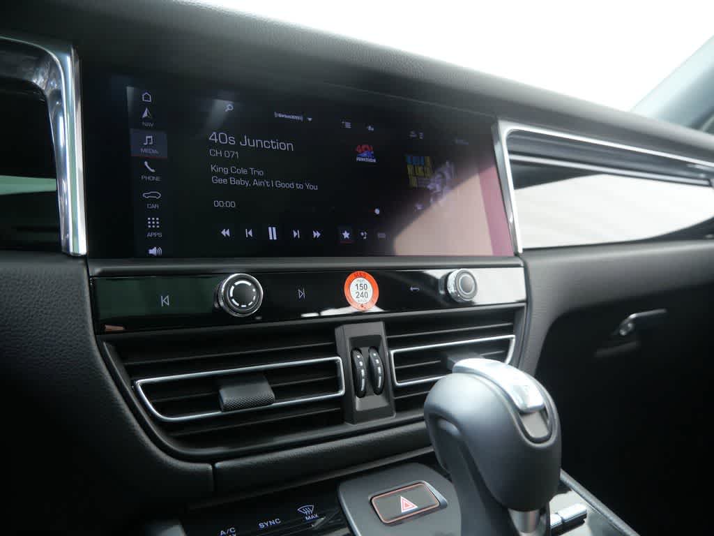 Thumbnail: 2026 Porsche Macan - 24